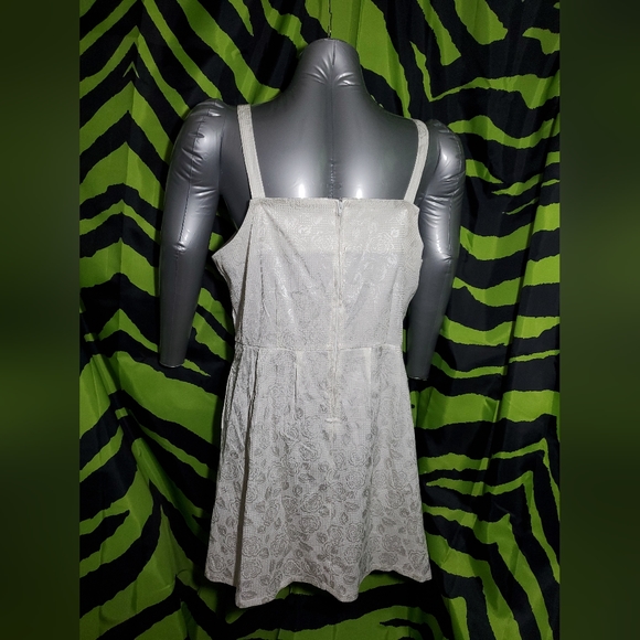 Modcloth / Royal Monk White Floral Dress XL with Pockets! NWT - Picture 2 of 8